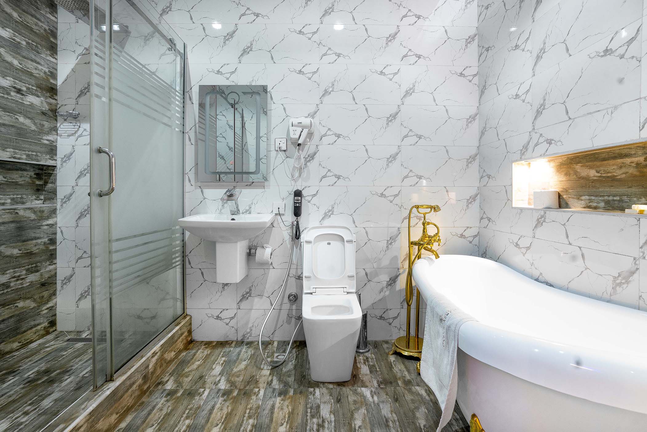 PRES REST ROOM_
